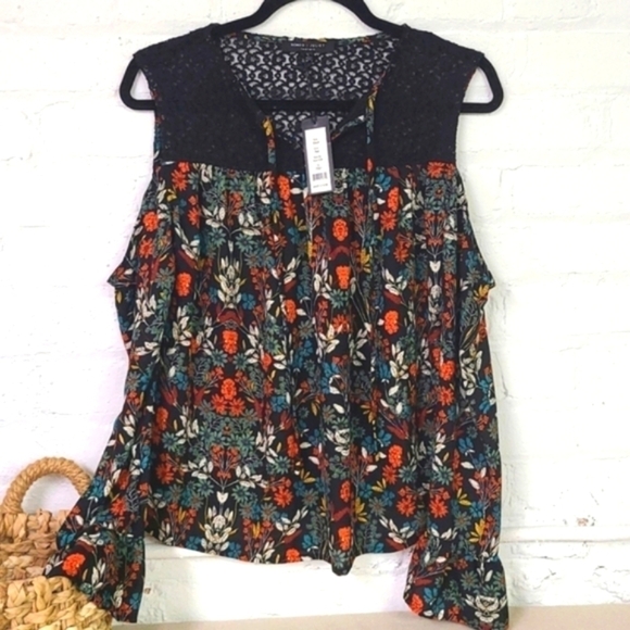 NWT  ROMEO AND JULIET COUTURE COLD SHOULDER SM Black Floral - Picture 1 of 10